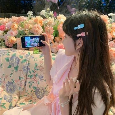 带剑女孩
